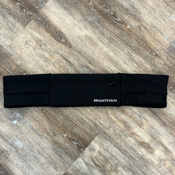 Nathan Black Running Belt – The Zipster Lite, Waist Pack, Fanny Pack, 2 Zippers - Picture 8 of 12